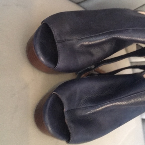 Blue leather wedges-EUC - Picture 5 of 6